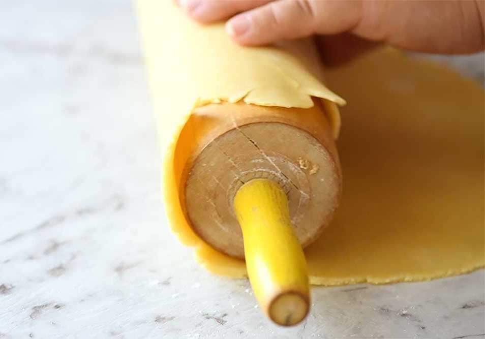 Preparation of easy homemade quiche crust