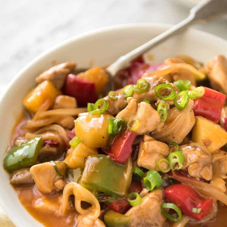 Bright and colourful, this Sweet and Sour Chicken Stir Fry is made with a sauce that rivals the best Chinese restaurants! recipetineats.com