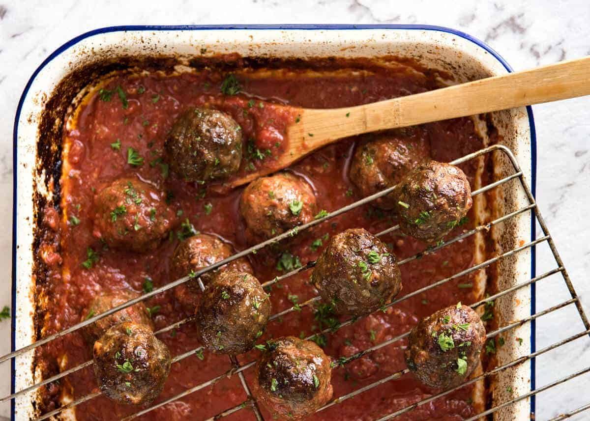 Both the Oven Baked Italian Meatballs AND sauce are made entirely in the oven! The meatballs are extra soft and juicy, and tomato sauce fantastic for pouring over pasta. www.recipetineats.com