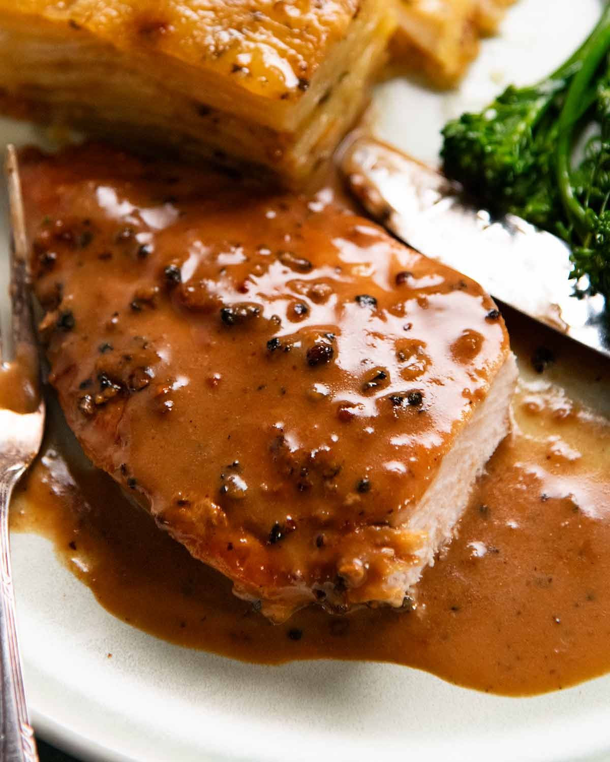 Chicken au poivre - French chicken with creamy peppercorn sauce